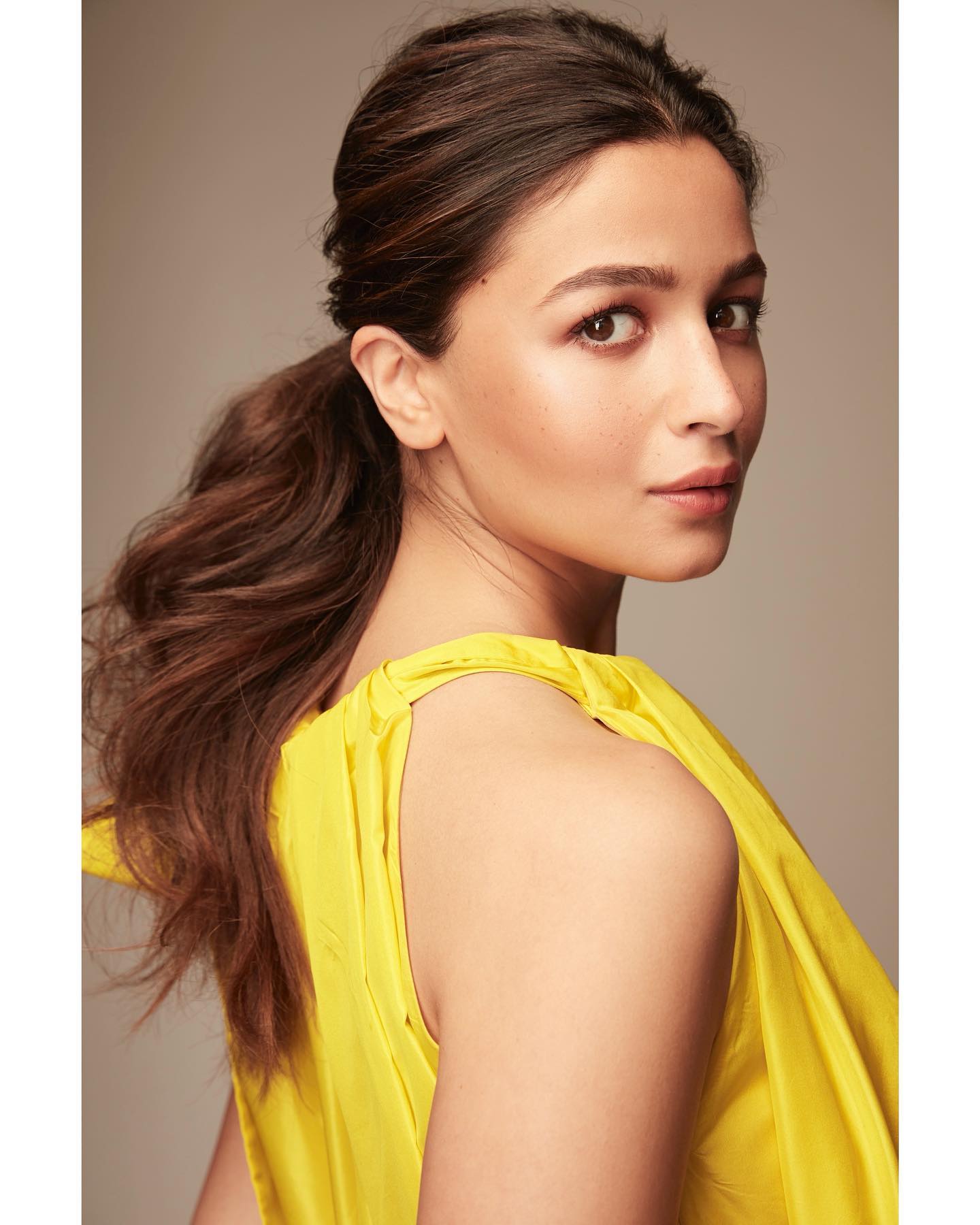 alia bhatt in yellow suit