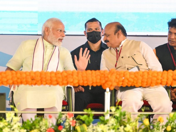 PM Modi and Karnataka CM Basavraj Bommai (Twitter)