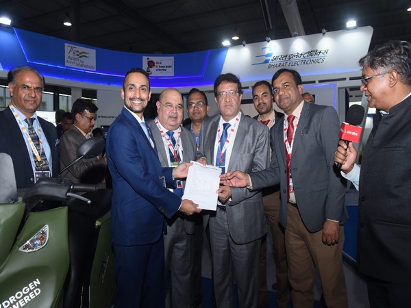 Dinesh Kumar Batra CMD of BEL with Himanshu B Patel CMD of TEV