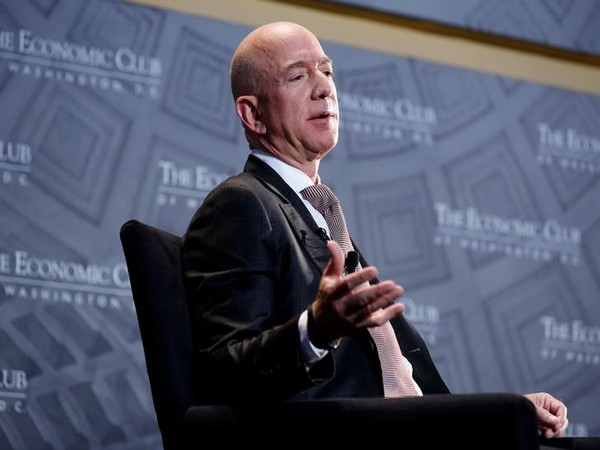 Jeff Bezos anounces plans to give away majority of his wealth to charitable causes Jeff Bezos anounces plans to give away majority of his wealth to charitable causes