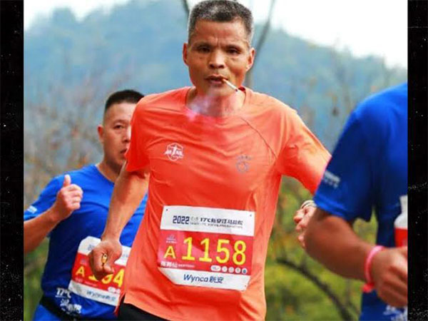 Chinese grandpa running marathon while smoking cigarettes (Image Source: Twitter)