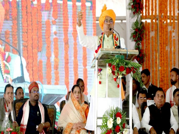 Madhya Pradesh CM Shivraj Singh Chouhan addressing the public (Photo/CMO) 