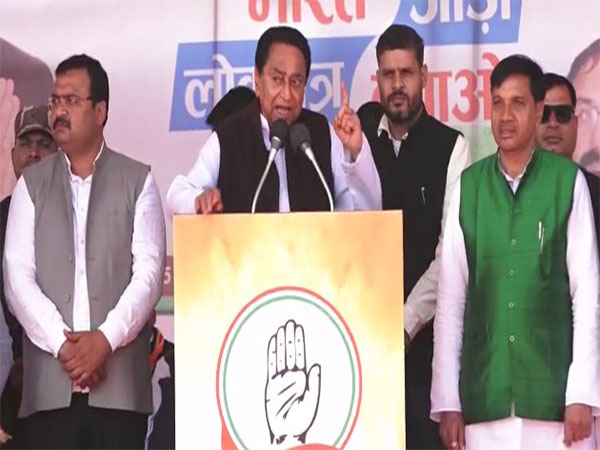 Former MP CM Kamal Nath addressing the public