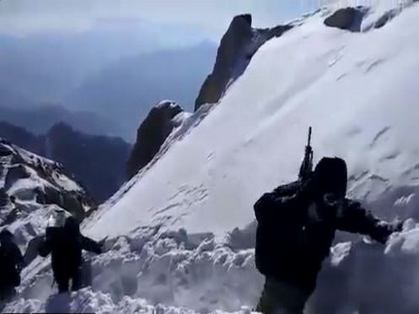 BSF Troops alonf LoC (Source: Twitter @BSF_India))