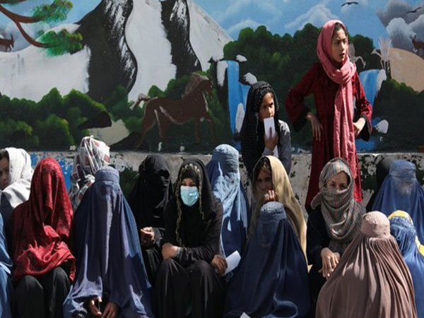 OIC asks Taliban to reconsider ban on women from working for NGOs