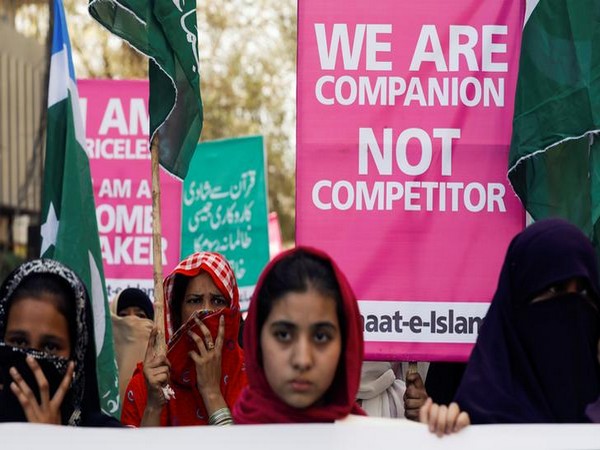 Pakistan: Human Rights Commission criticises denial of permission for Aurat March