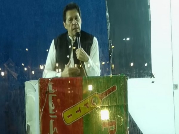 People's passion cannot be curbed via hurdles, containers: Imran Khan at Minar-e-Pakistan - Vimarsana News