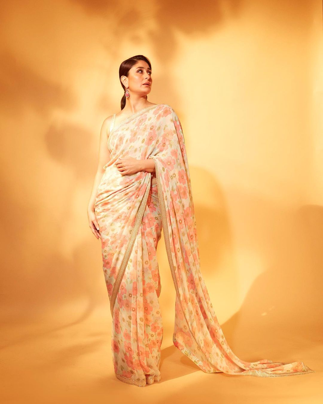 Kareena Kapoor blossoms like a flower in Sabyasachi's floral saree