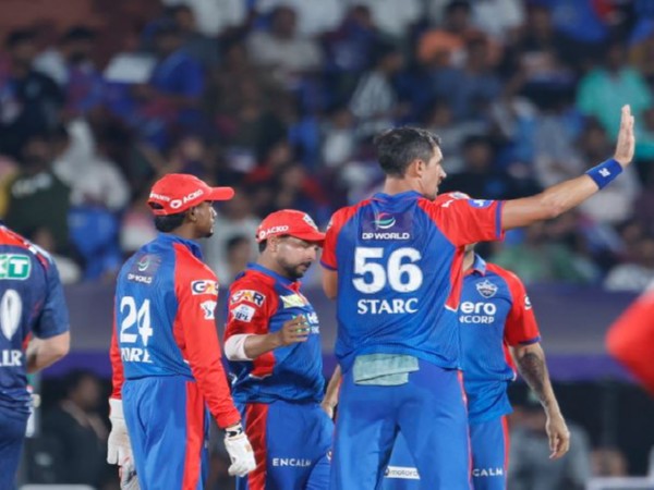 Mitchell Starc celebrating with DC teammate (Photo: @ipl/X)