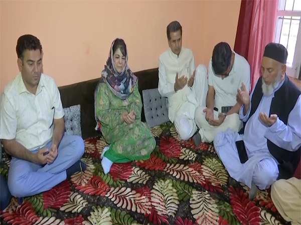 Poonch: PDP Chief Mehbooba Mufti with members of affected families. (Photo/ANI)