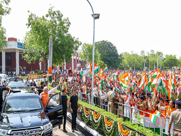 PM Modi holds roadshow in Vadodara in Gujarat (Photo/@narendramodi)