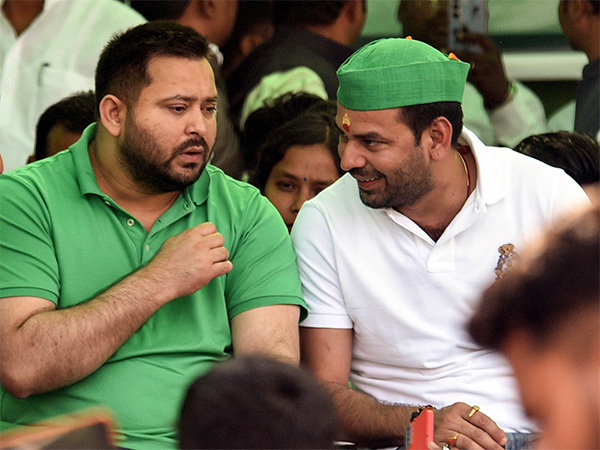 Tej Pratap with  Tejashwi Yadav (File Photo/ANI)
