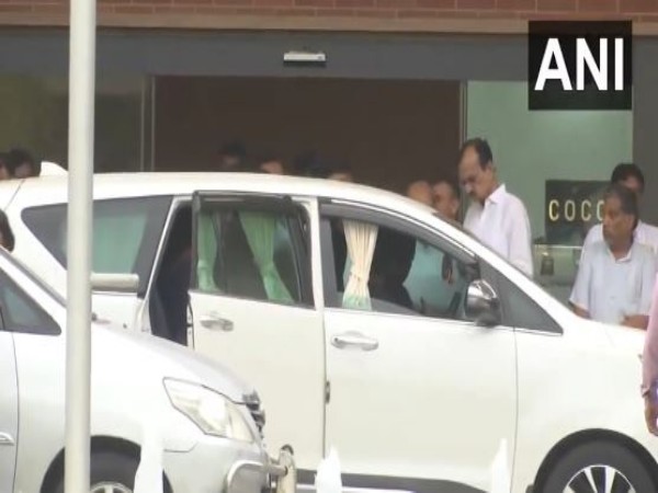 FAnjali Rupani, BJP leader Vijay Rupani's wife, arrives in Ahmedabad, received by Gujarat Home Minister Harsh Sanghvi  (Photo/ANI)