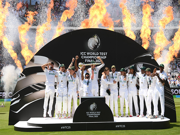 South Africa team with the mace. (Photo- ICC website)