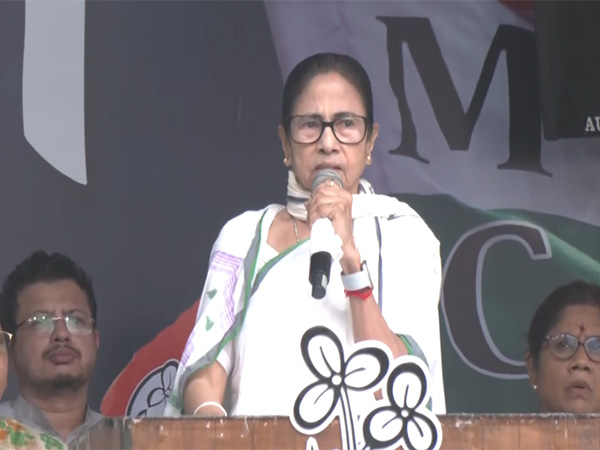 West Bengal Chief Minister Mamata Banerjee holds rally. (Photo/ANI)