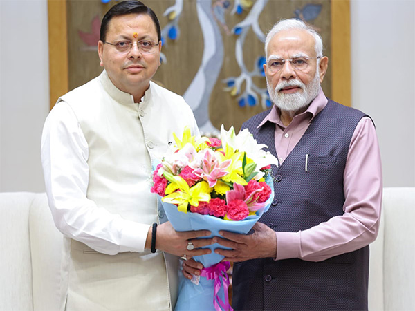Uttarakhand CM Pushkar Singh Dhami (L), PM Narendra Modi (R) Photo: Uttarakhand CMO)