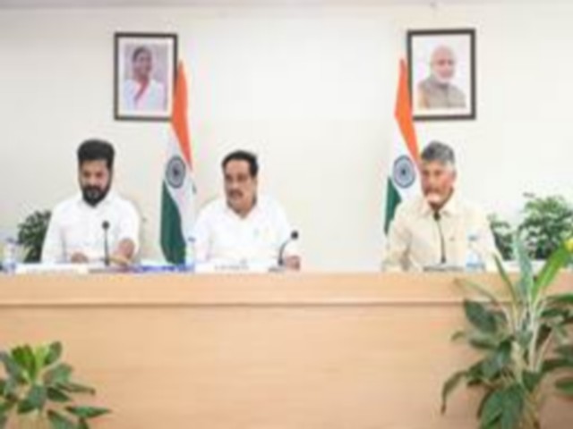 Union Jalshakti Minister CR Patil with Telangana CM Revanth Reddy and Andhra Pradesh CM Chandrababu Naidu (Photo: PIB)