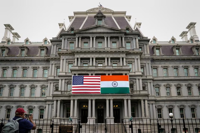 U.S. Embassy warns visa holders that crimes like assault, theft, or burglary can lead to visa revocation and deportation (Source: Reuters)