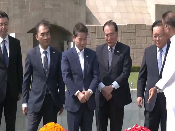 South Korean special envoys pay tribute to Mahatma Gandhi duirng their visit to Raj Ghat. (Photo/ANI)