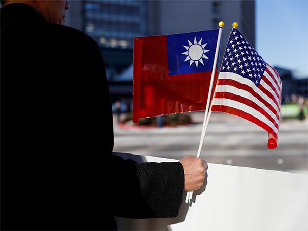 Taiwan-USA flags (Photo Credit: Reuters)