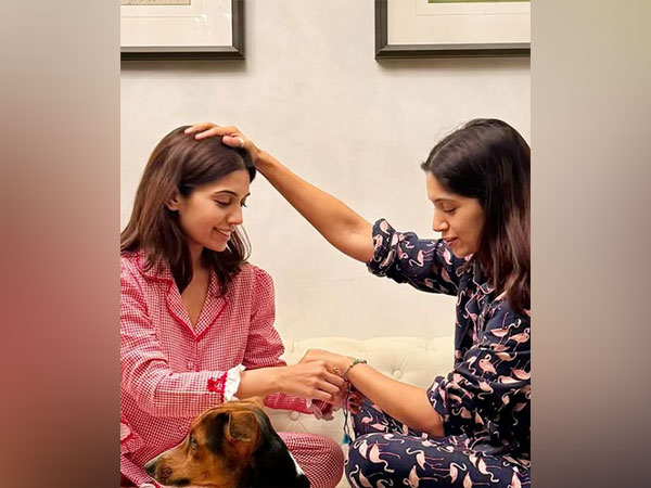 Actor Bhumi Pednekar and her sister Samiksha (Image source: Instagram)