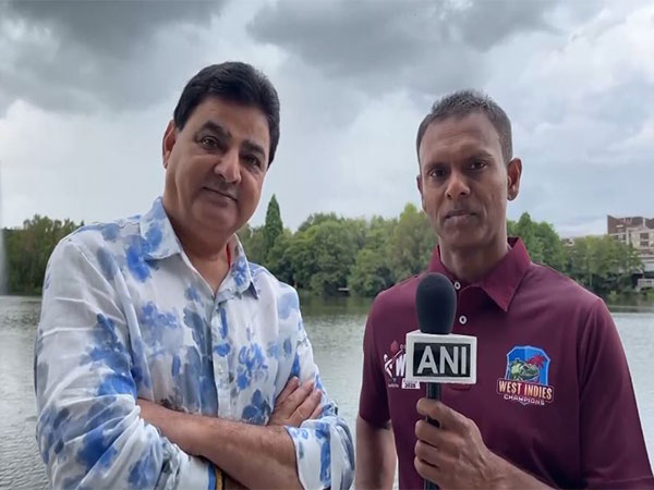 West Indies Champions owner Ajay Sethi (L) and player Shivnarine Chanderpaul (r). (Photo: ANI)