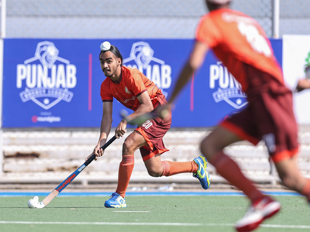 Hockey players in action (Photo: Roundglass Sports)