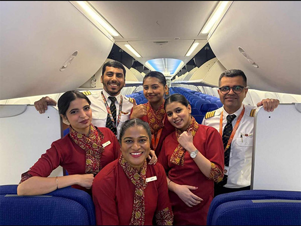 Air India pilots and cabin crew members who ensured safe delivery onboard (Photo/ Air India )
