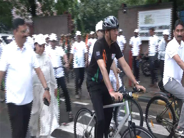 Union Minister Mandaviya participates in special edition of Sundays on Cycle to commemorate Kargil Vijay Diwas (Photo/ANI) 