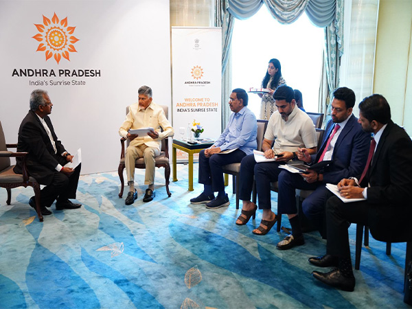 Andhra Pradesh Chief Minister Chandrababu Naidu meets Indian High Commissioner in Singapore (Photo/ANI)