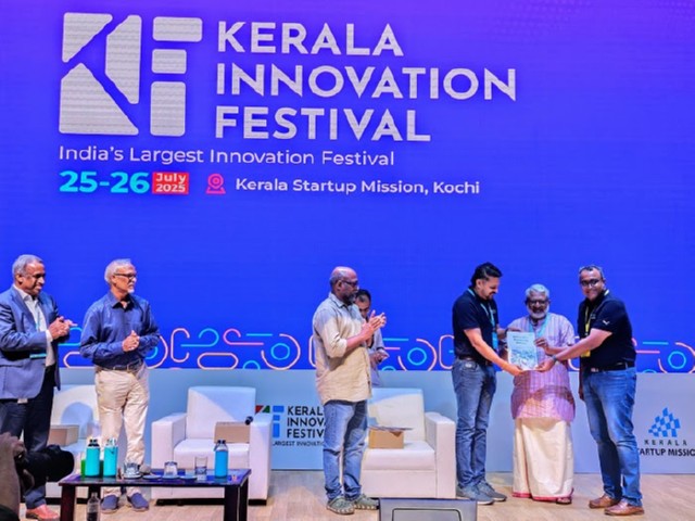 L-R: Joseph Martin (Geojit-CUSAT), Jayaraman Chillayil (Equinoct), Dr. Abhilash Sukumarapillai (ACARR), Sandeep Nair & Joseph Panakkal (Venttup), Sridhar Radhakrishnan (ASHA-Kisan Swaraj)