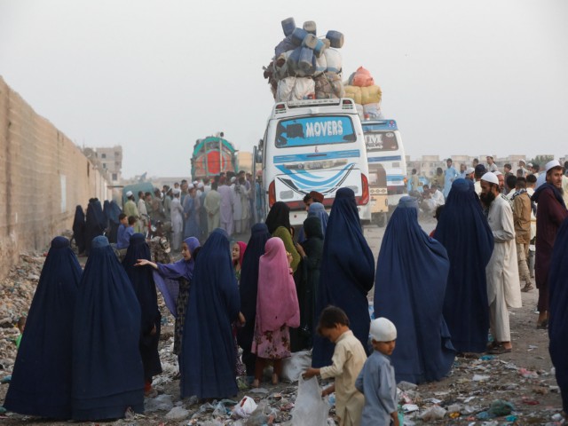 Afghan returnees walk with their belongings after being deported (Photo/Reuters)