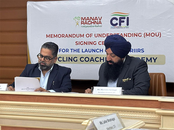 Vice President of MRIIRS signing MOU with CFI Secretary General Maninder Pal Singh (Image: CFI)