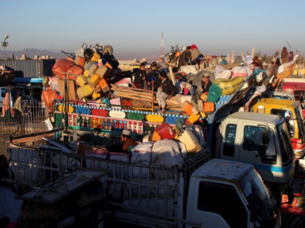 Afghan nationals sit atop a truck with belongings at Chaman Border as they return to Afghanistan from Pakistan, November 10, 2023 (File Photo/Reuters)
