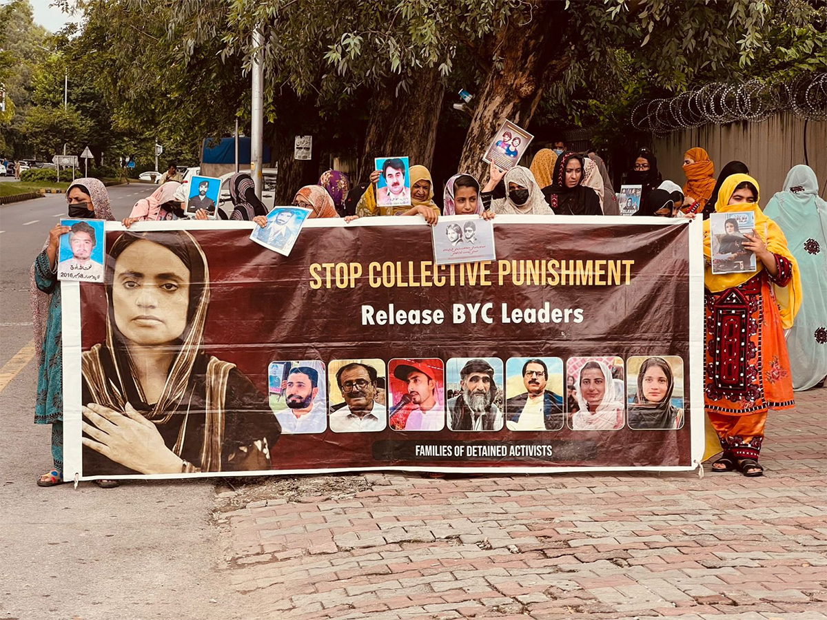 Baloch families holding sit-in protest in Islamabad (Photo/ X@BalochYakjehtiC)