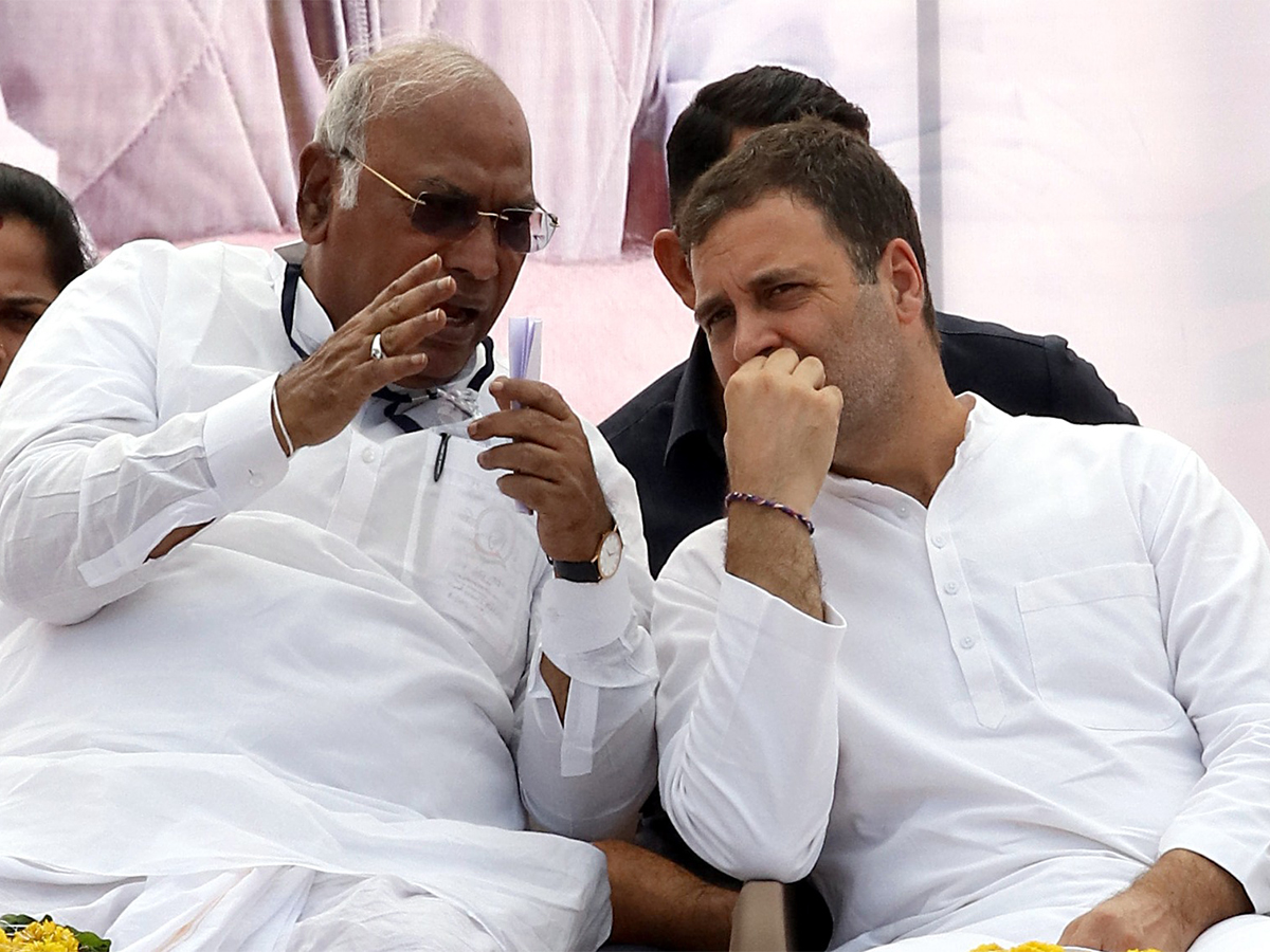 Congress leaders Mallikarjun Kharge and Rahul Gandhi (File photo: ANI)  