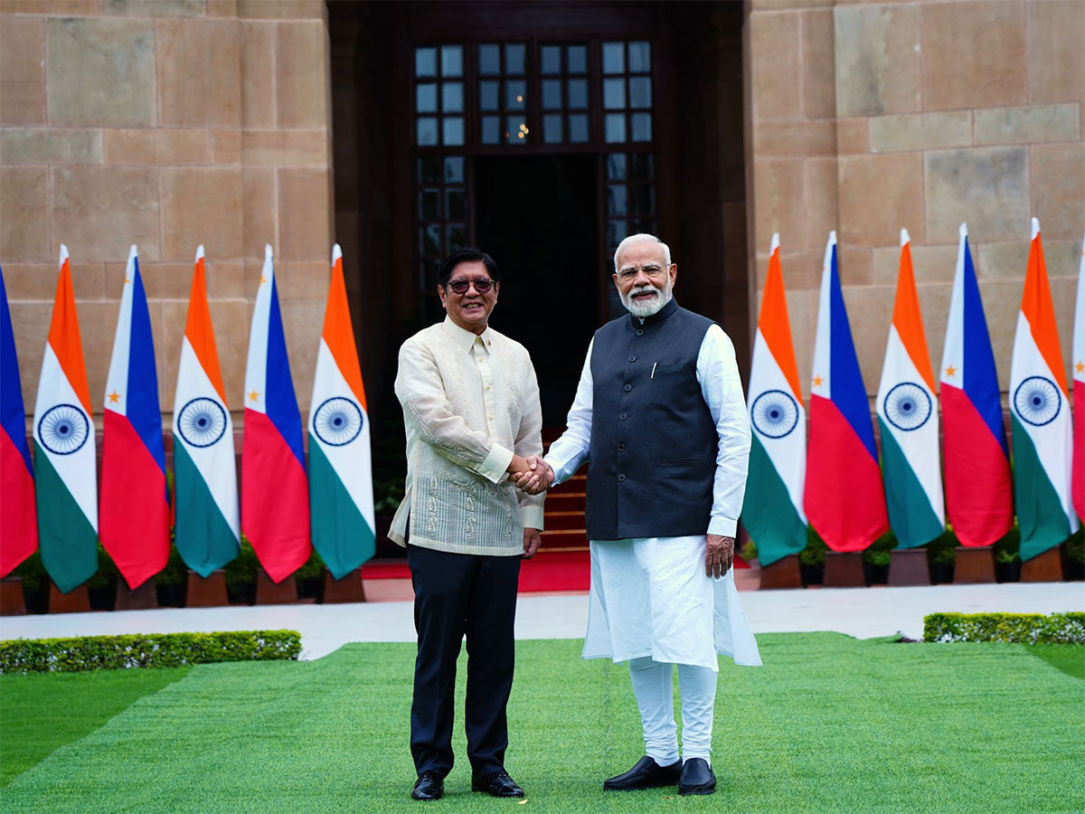 Prime Minister Narendra Modi with Philippines President Ferdinand R Marcos Jr (Image: X@MEAIndia)