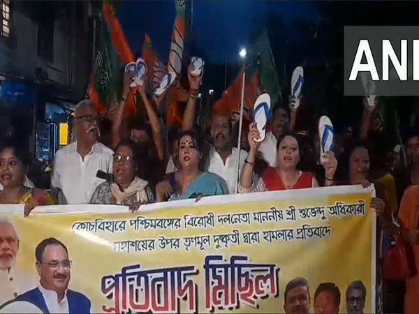 BJP workers protest with slippers in Howrah after alleged attack on Suvendu Adhikari's convoy (Photo/ANI)