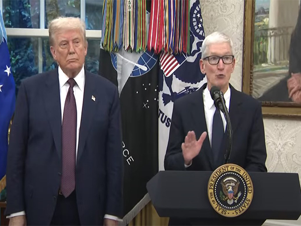 US President Donald Trump alongwith Apple CEO Tim Cook (Photo/ White House)
