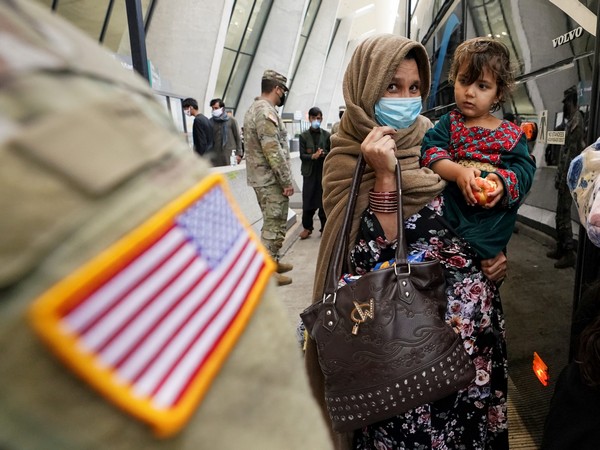 Afghan refugees board a bus to a processing center upon arrival at Dulles International Airport in Virginia, a day after US forces completed their troop withdrawal from Afghanistan, on September 1, 2021 (File Photo/Reuters)