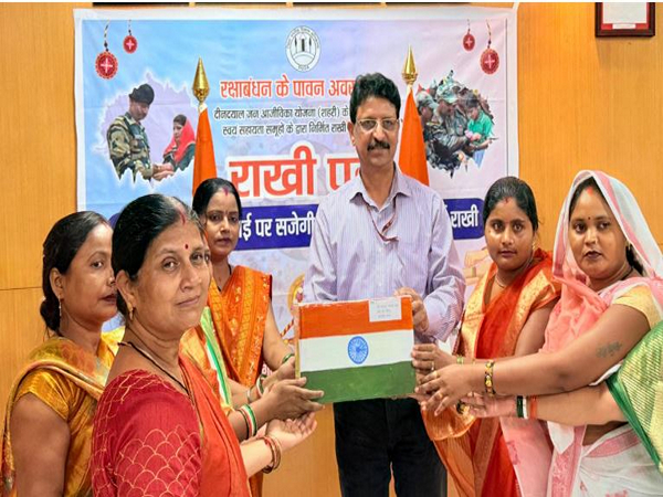 Women from Varanasi send Rakhis for soldiers via Indian Post (Photo/PIB)