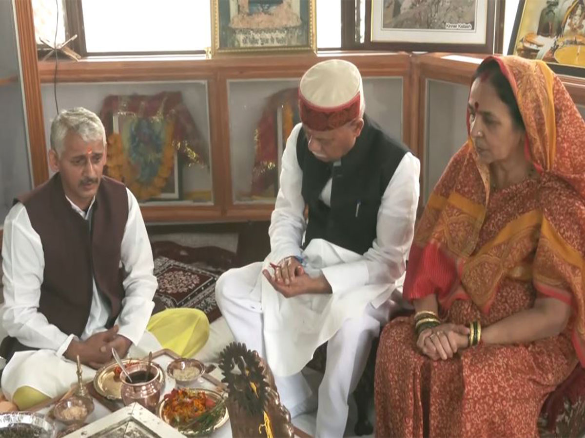Governor of Himachal Pradesh, Shiv Pratap Shukla doing special ritual for flood prevention (Photo/ANI)