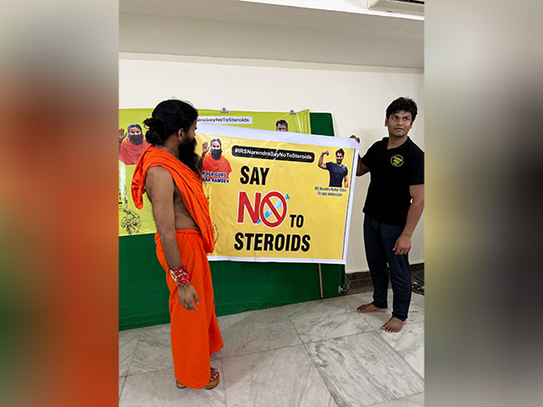 Narendra Yadav, IRS & Baba Ramdev during a campaign against steroids on Raksha Bandhan (Photo/ANI)