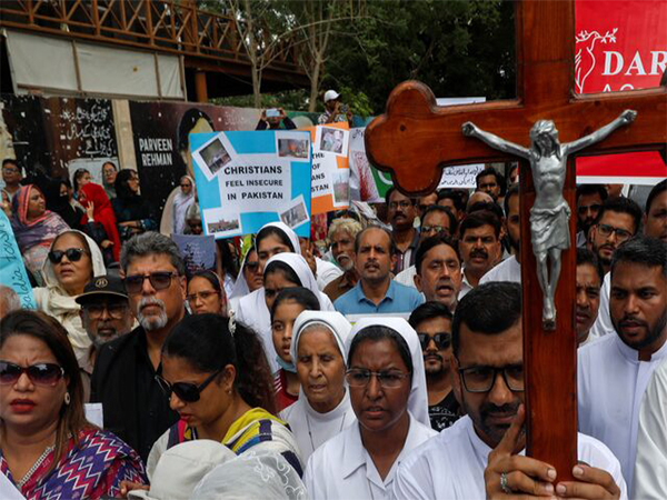 Members of the Christian community chant slogans during a protest in Karachi, condemning attacks on churches and houses in Jaranwala town of Faisalabad, Pakistan, August 18, 2023 (File Photo/Reuters)