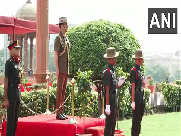 Chief of the Australian Army, Lt Gen Simon Stuart, receives a Guard of Honour at the South Block Lawns (Photo/ANI)