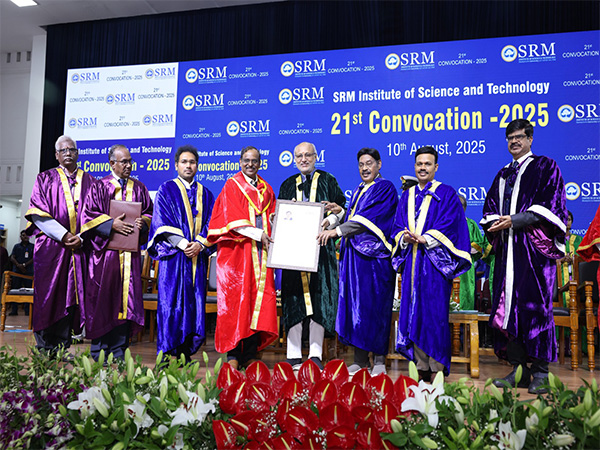 Dr. V. Narayanan, Chairman, Indian Space Research Organisation, Government of India - receiving the Honoris causa in the presence of  C.P. Radhakrishnan, Governor of Maharashtra, Chancellor Dr. T. R. Paarivendhar and Vice Chancellor Prof. C. Muthamiz