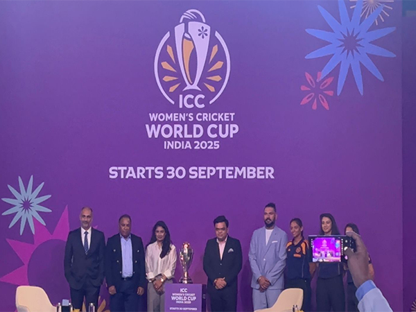 Mithali, Jay Shah, Yuvraj, Harmanpreet, Smriti and Jemimah at the event with other dignitaries. (Photo: ANI)