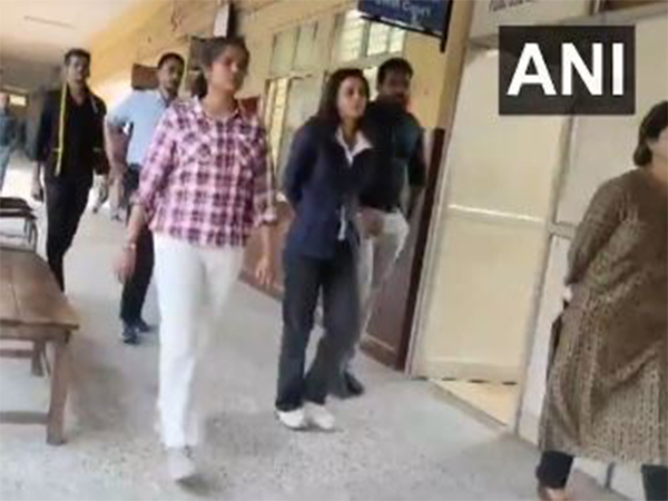 Actress Ranya Rao (centre) (File photo/ANI)