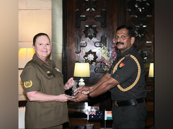 Australian Army Warrant Officer Kim Felmingham (left)  Subedar Major Gopa Kumar S (Right) (Photo/ANI)