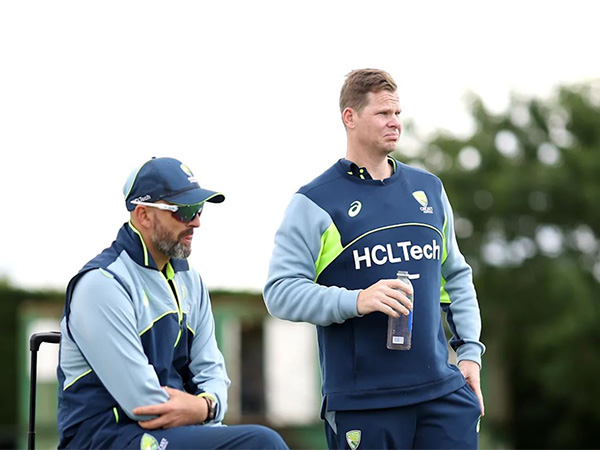 Nathan Lyon (left) Steve Smith (right) (Photo: ICC)